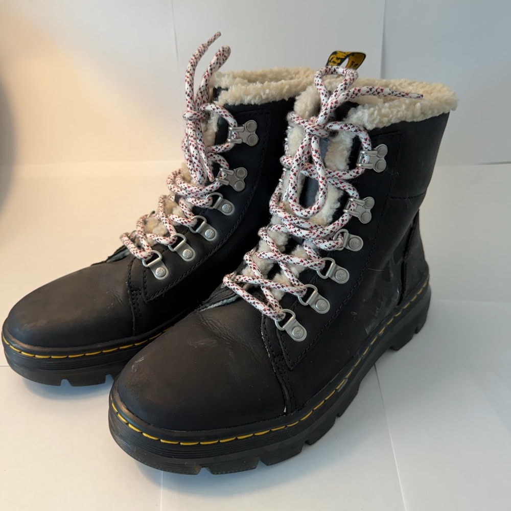 Women's Black Boots with Shearling Lining Dr martens size woman’s 8